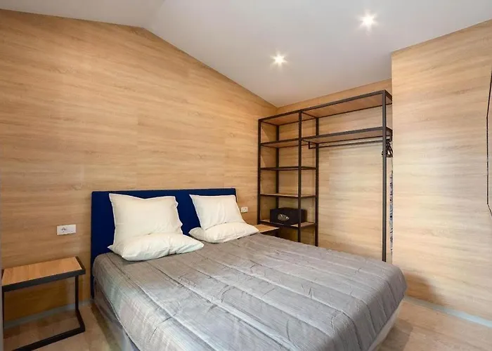 פארק נופש Rivijera Mobile Homes Imperial וודיצה