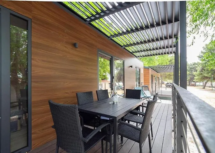 פארק נופש Rivijera Mobile Homes Imperial וודיצה